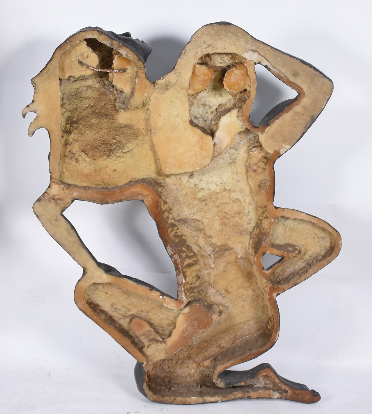 Escultura de parede de resina representando casal. - foto 4 de 4