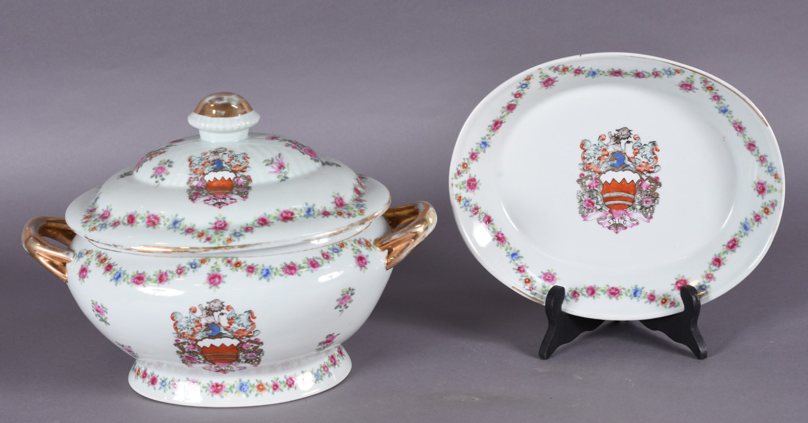 Sopeira com presentoir de porcelana decorativa ao gosto oriental... - foto 2 de 7