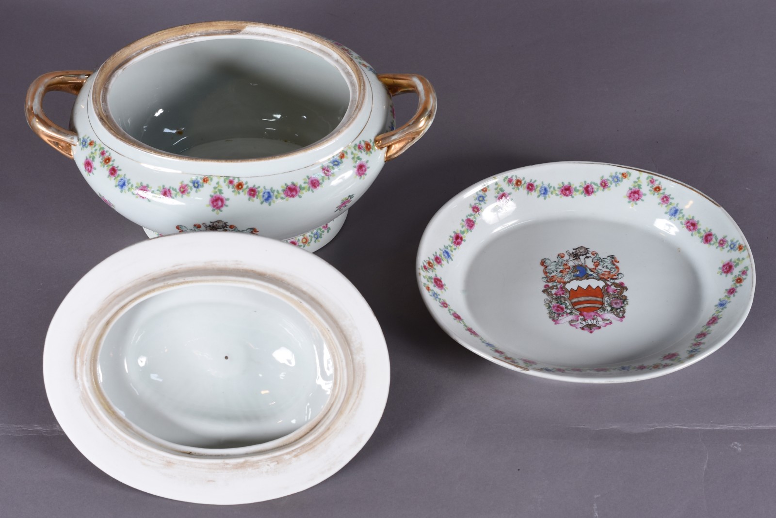 Sopeira com presentoir de porcelana decorativa ao gosto oriental... - foto 4 de 7
