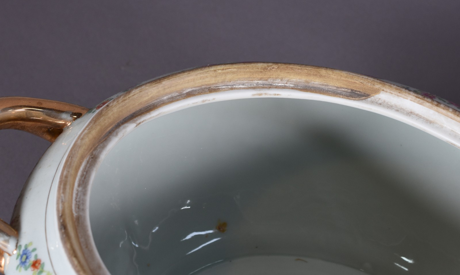 Sopeira com presentoir de porcelana decorativa ao gosto oriental... - foto 5 de 7