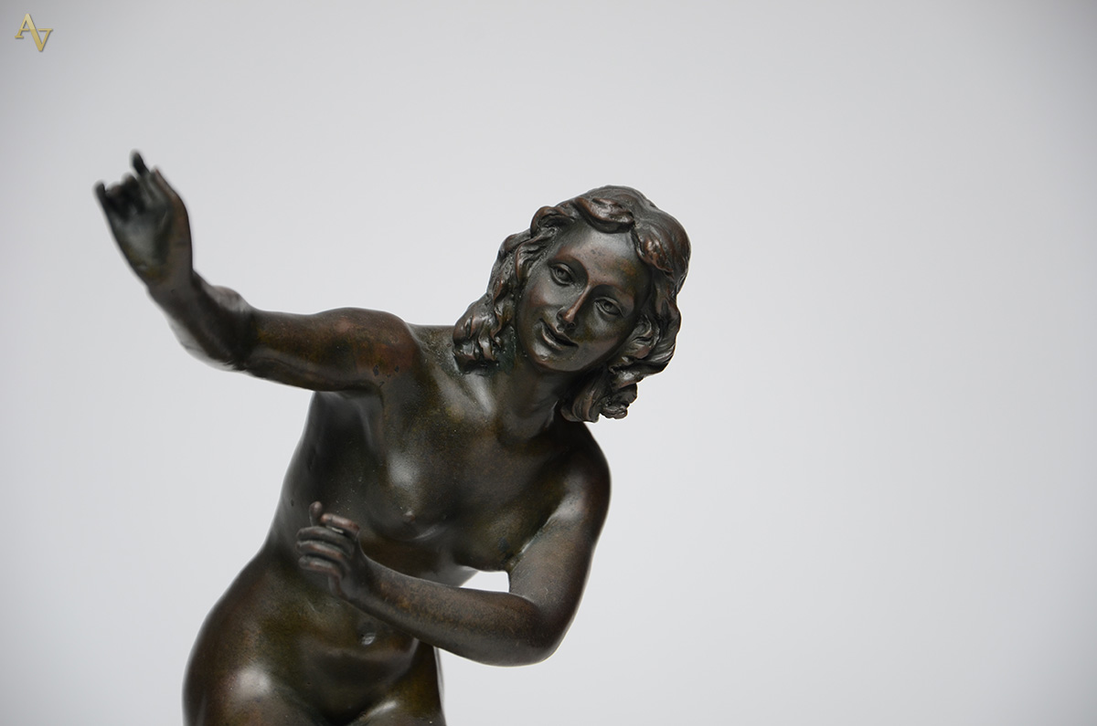 Escultura de bronze assinada COLINET, representando figura feminina... - foto 2 de 4