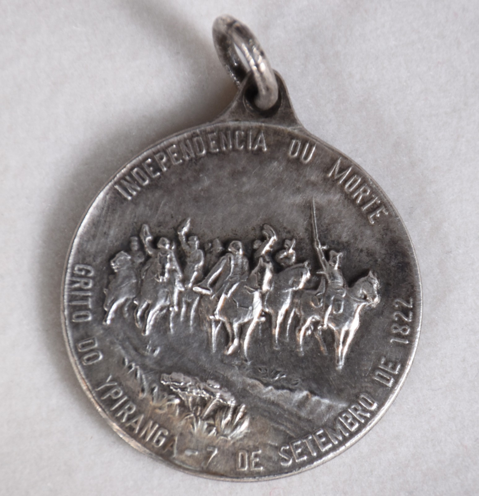Medalha de metal comemorativa da Independência 1822/1922 (Por motivos... - foto 2 de 3