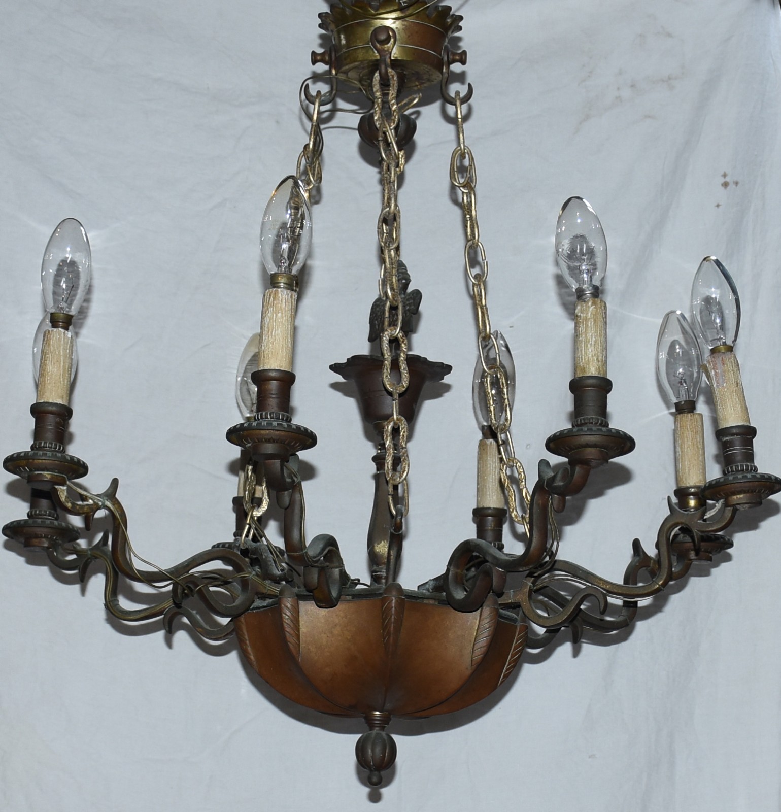 Lustre de metal para 8 luzes, braços recortados. - foto 1 de 3
