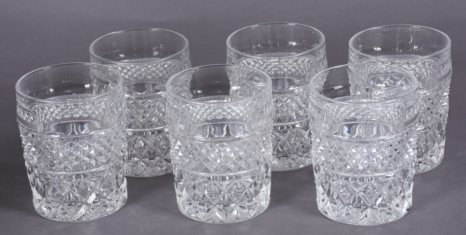 Garrafa para whisky de cristal lapidado com 6 copos. - foto 3 de 4