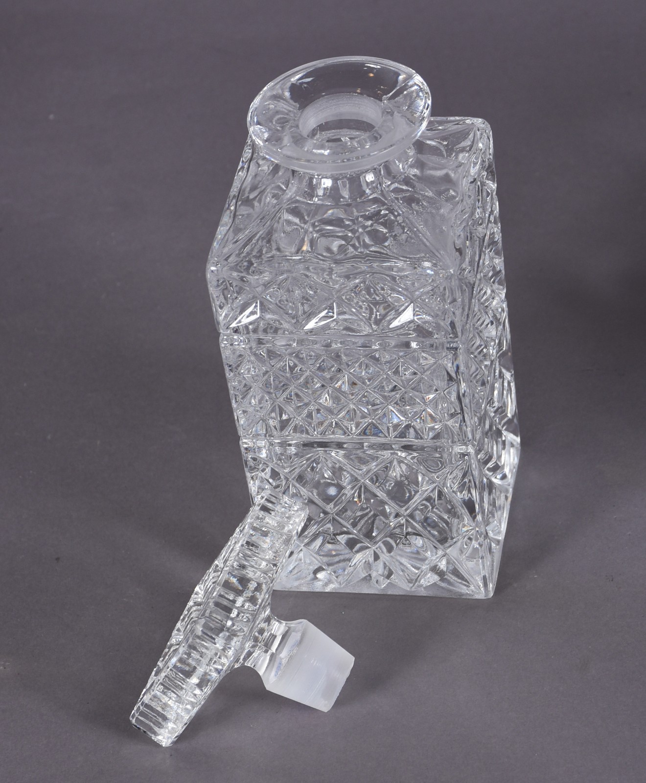 Garrafa para whisky de cristal lapidado com 6 copos. - foto 4 de 4