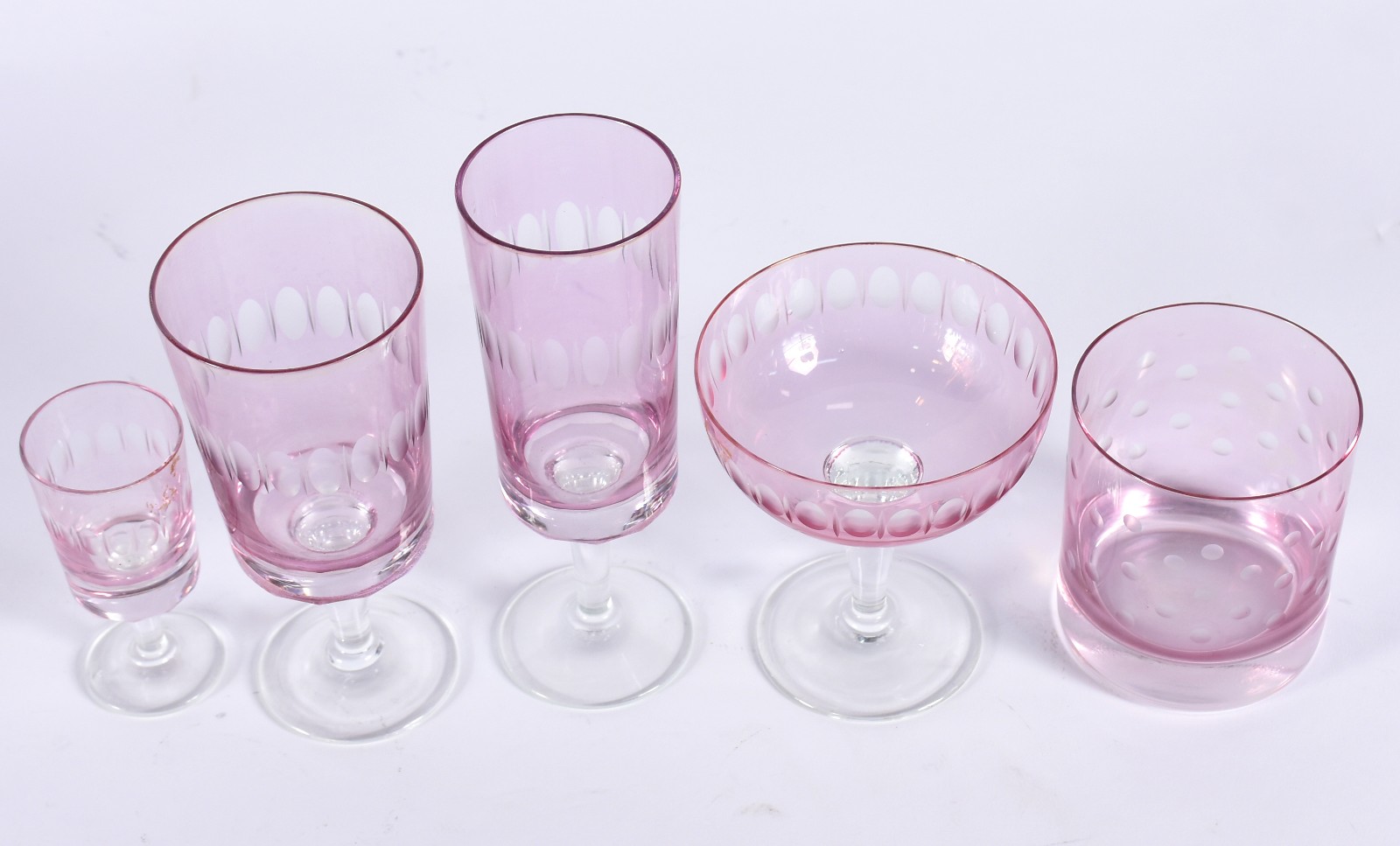 Serviço de cristal composto de: 8 flutes para champagne, 8 para vinho... - foto 2 de 3