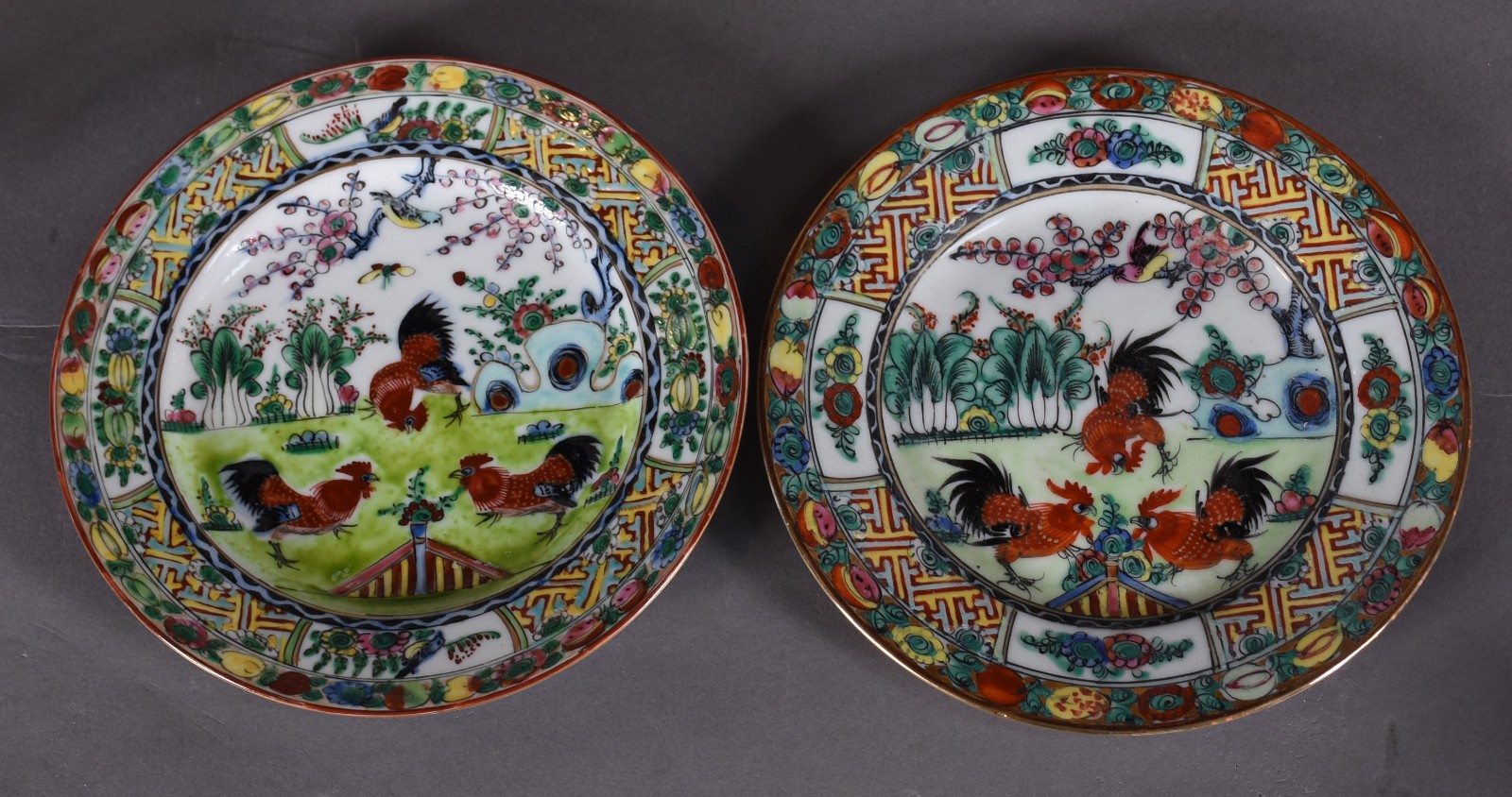 Aparelho de jantar de porcelana chinesa composto de: 23 pratos rasos... - foto 3 de 5