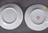 Aparelho de jantar de porcelana chinesa compost... - Aparelho de jantar de porcelana chinesa composto de: 23 pratos rasos (ligeiramente de tamanhos diferentes); 12 pratos de sobremesa e 12 pratos p...