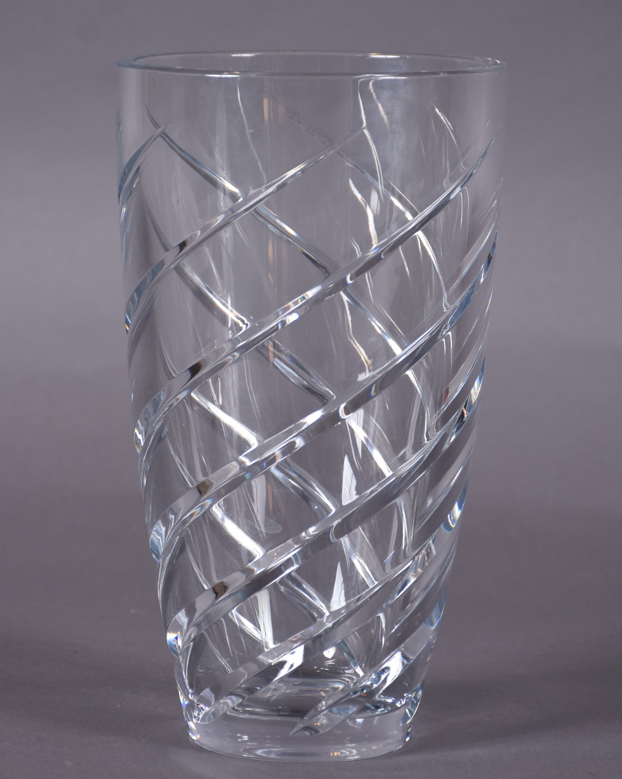 Vaso de cristal europeu lapidado. - foto 1 de 3