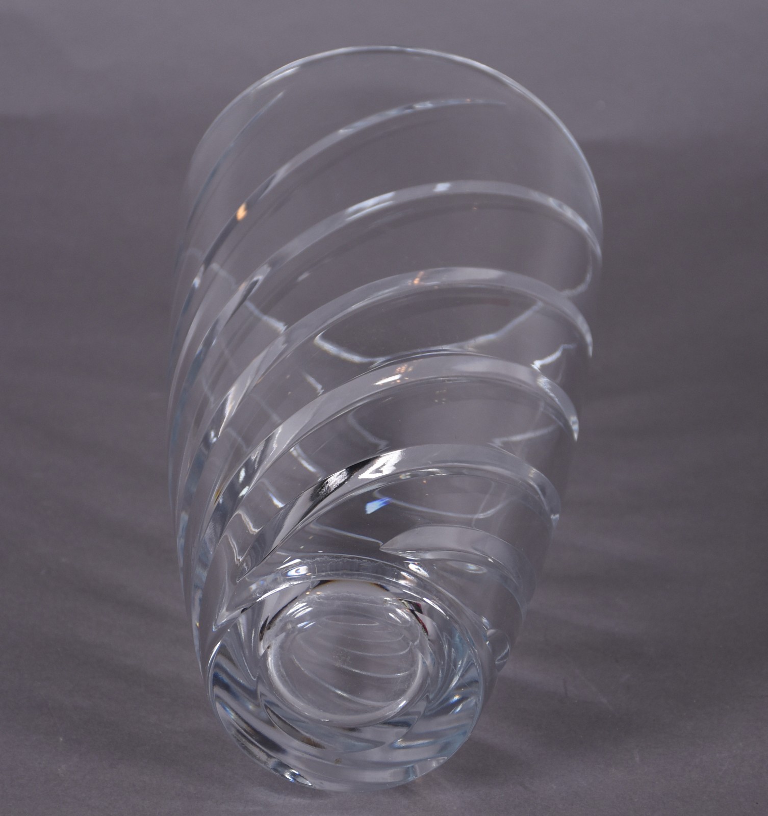 Vaso de cristal europeu lapidado. - foto 3 de 3
