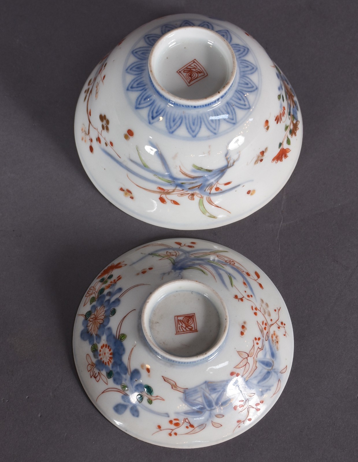 Conjunto com quatro bowls de porcelana oriental com pratinhos e tampa... - foto 4 de 5