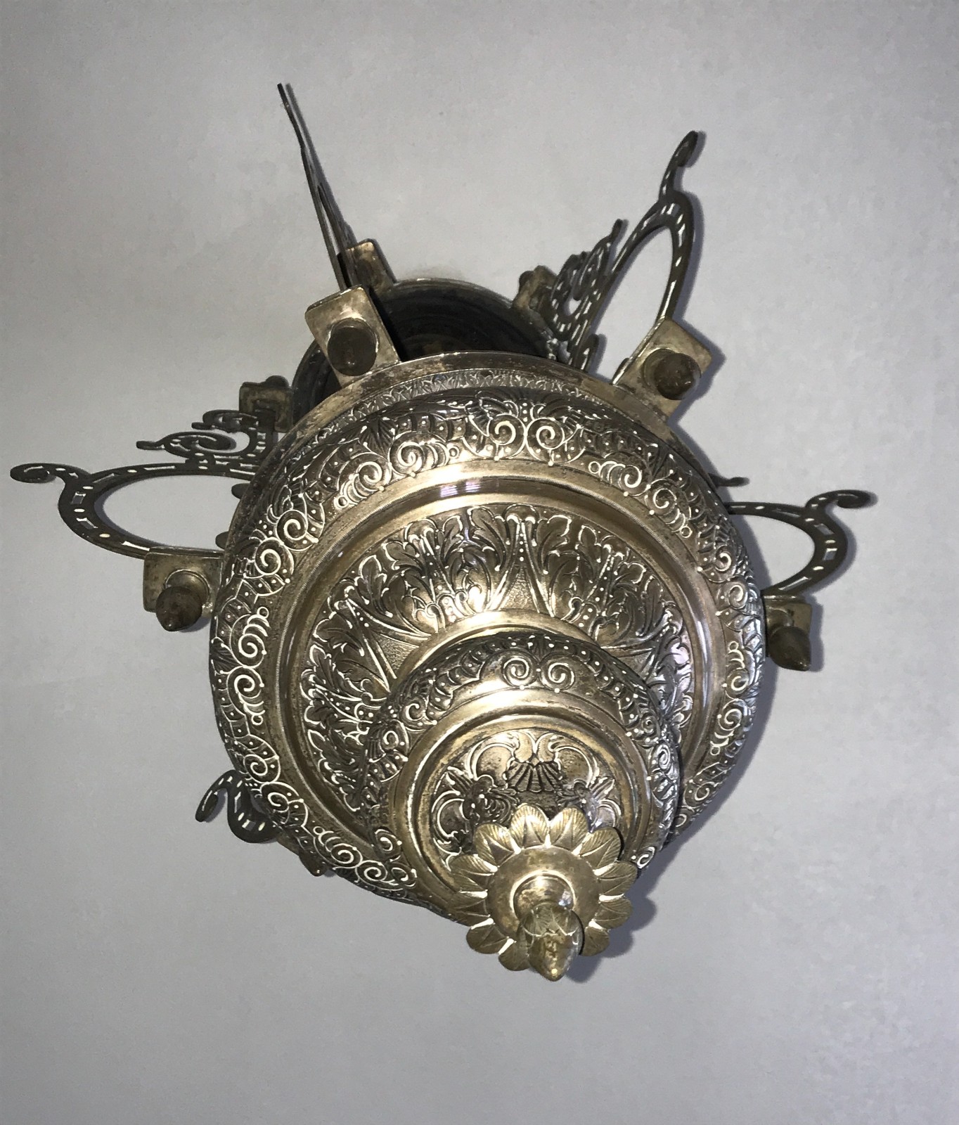 Imponente lampadário modelo Sabará, de prata batida, repuxada e... - foto 2 de 8