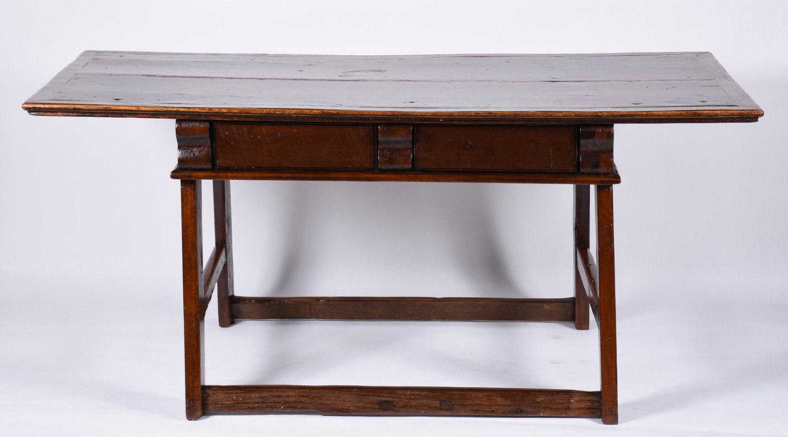 Mesa de madeira de demolição com 2 gavetas, base feitio cavalete. - foto 4 de 6