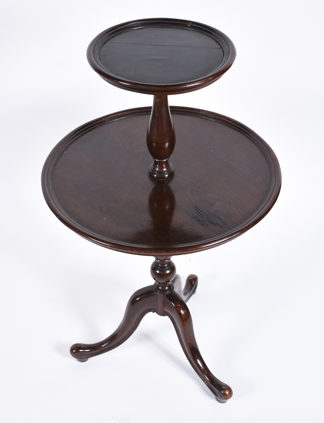 "Cake table" de madeira nobre com 2 platôs e coluna torneada sobre... - foto 2 de 4