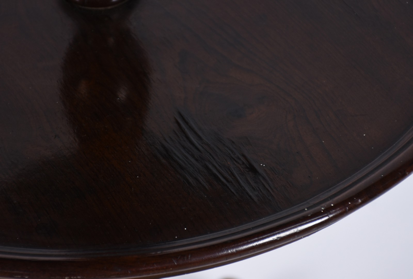 "Cake table" de madeira nobre com 2 platôs e coluna torneada sobre... - foto 4 de 4
