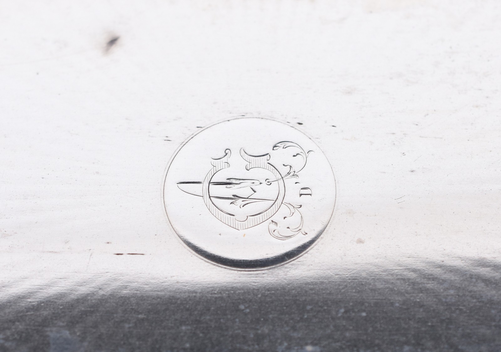 Três caixas de cristal europeu com tampas de prata contrastada. Peso... - foto 3 de 8