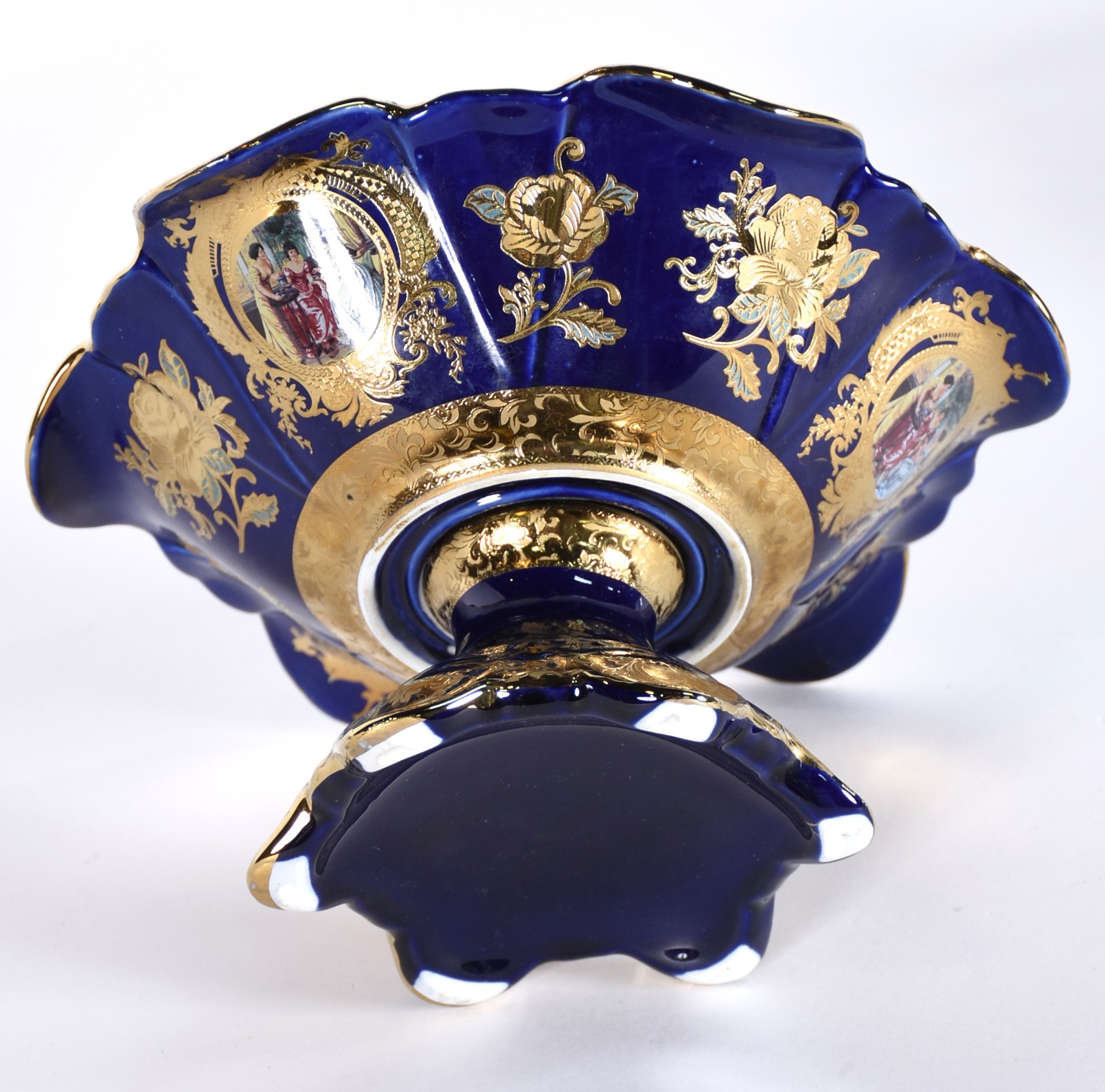 Fruteira de porcelana na cor azul cobalto com detalhes dourados... - foto 4 de 4