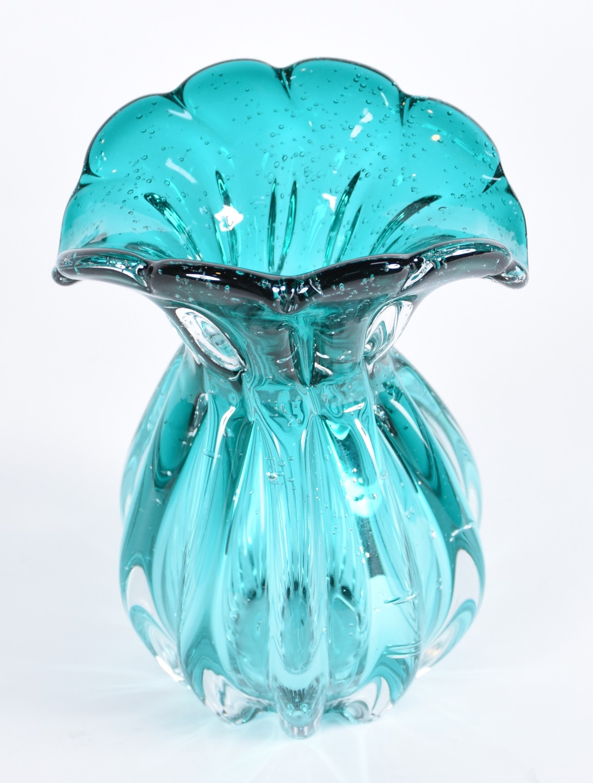 Vaso de vidro decorativo na cor verde. - foto 2 de 3