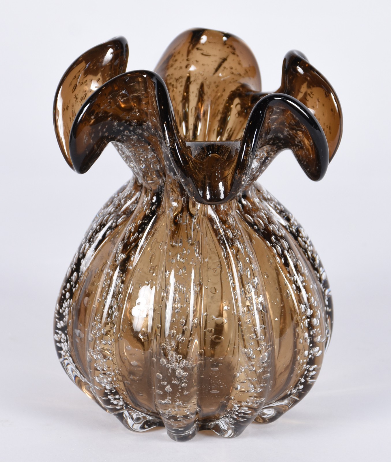 Vaso de vidro decorativo na cor âmbar com bolhas. - foto 1 de 3