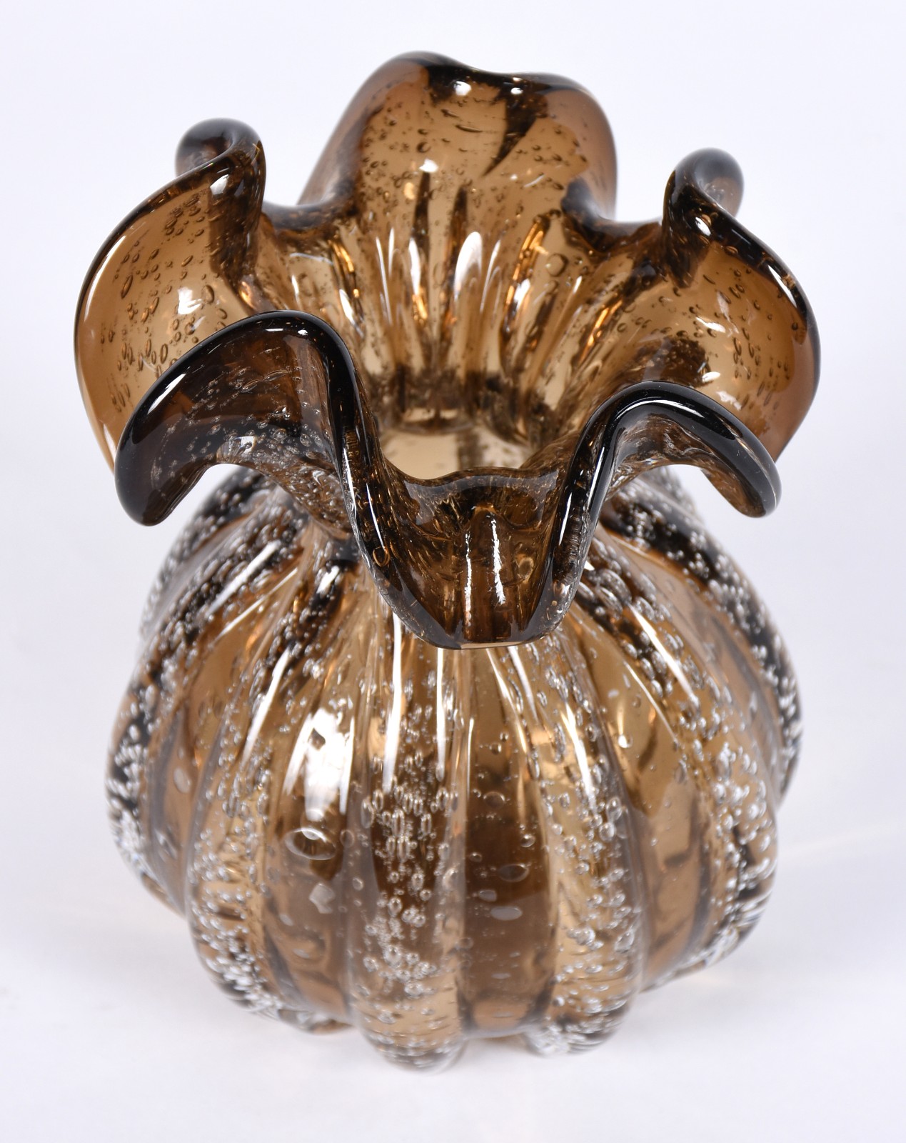 Vaso de vidro decorativo na cor âmbar com bolhas. - foto 2 de 3