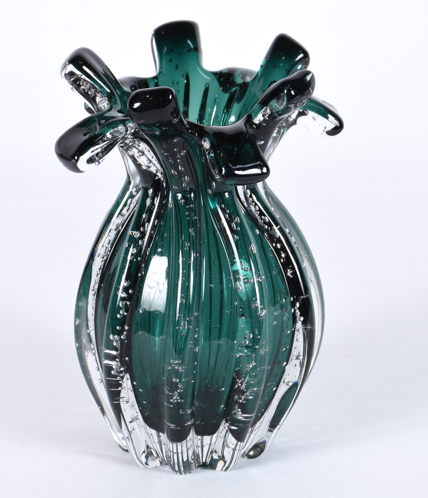 Vaso de vidro decorativo na cor verde. - foto 1 de 3