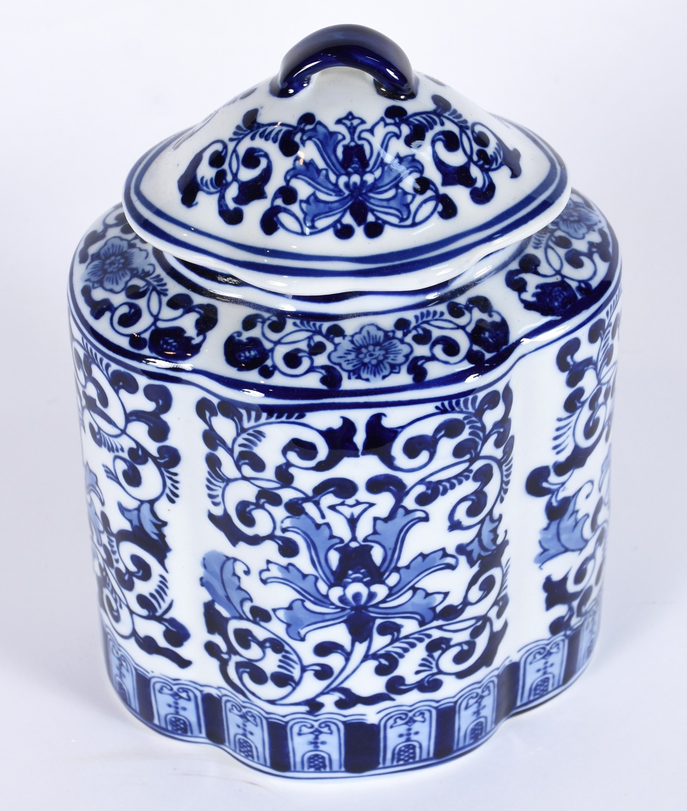 Potiche de porcelana chinesa decoração em azul e branco. - foto 2 de 4