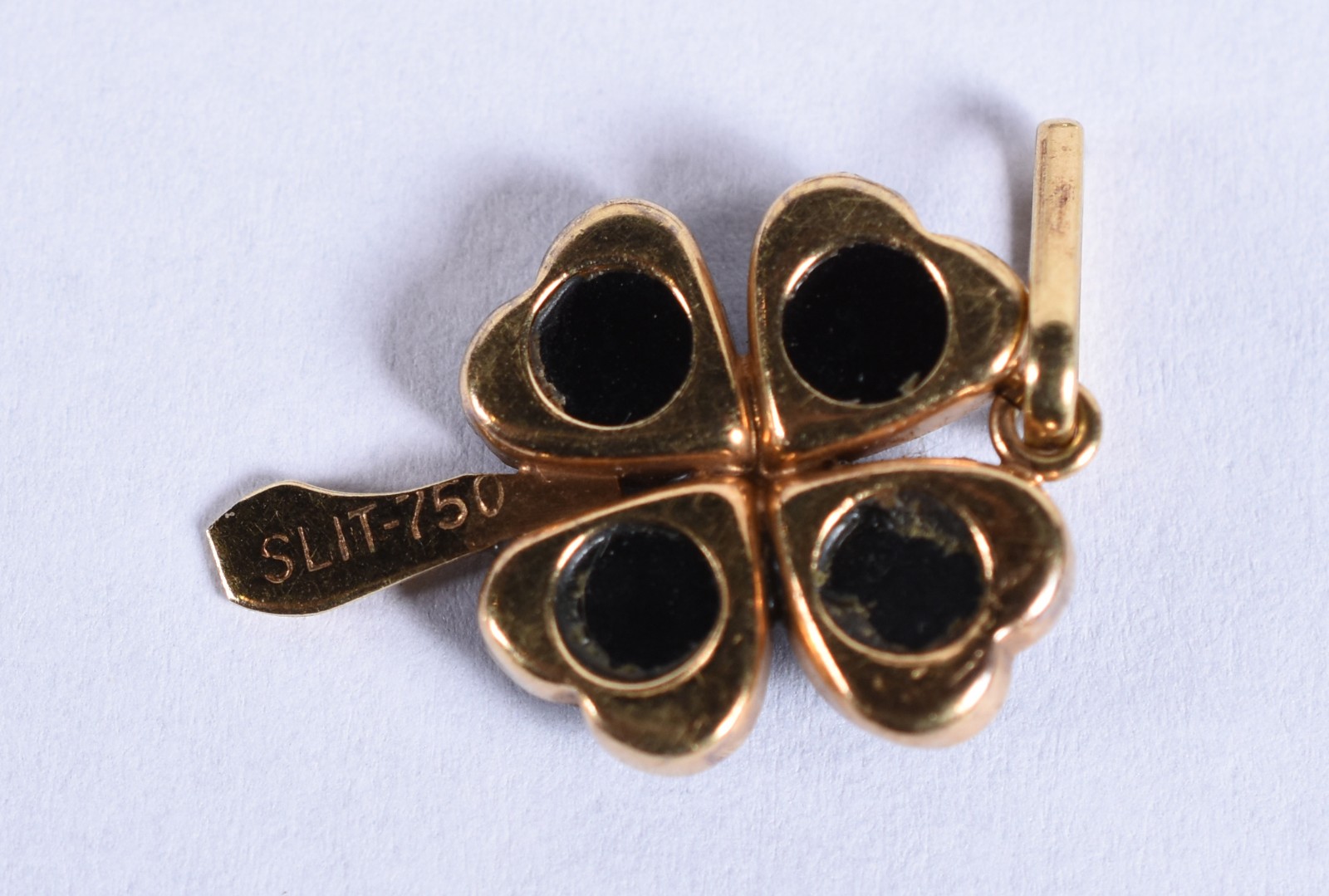 Lote com 5 pingentes de ouro 18k contraste 750, sendo: trevo, 2... - foto 3 de 3