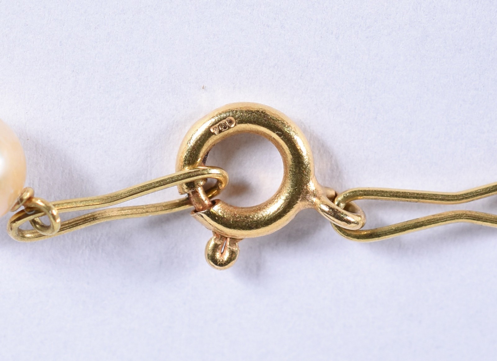 Conjunto composto de: pulseira com 6 perolas e par de brincos em ouro... - foto 4 de 4