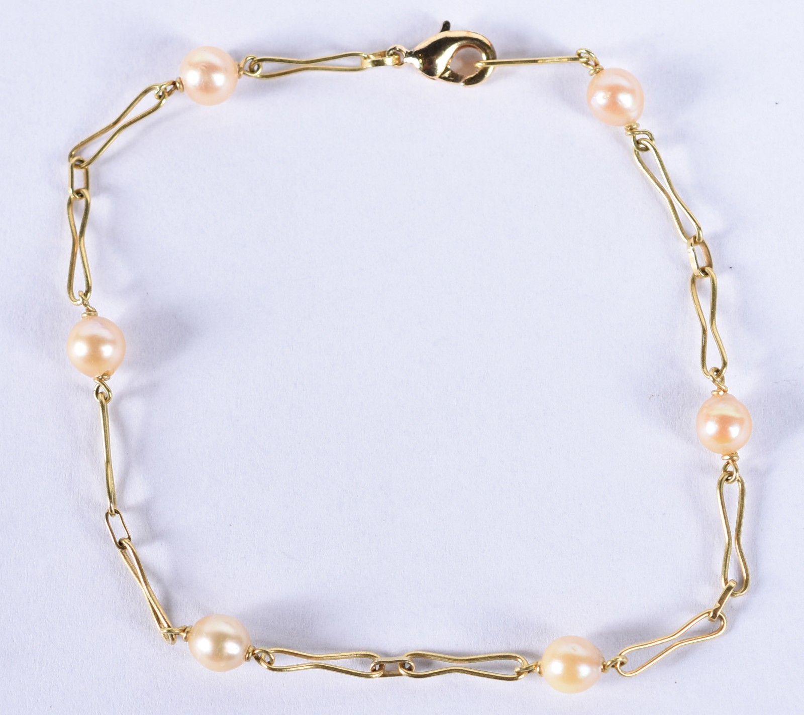 Pulseira em ouro 18k com 6 perolas em élos feitio oito com fecho... - foto 1 de 3
