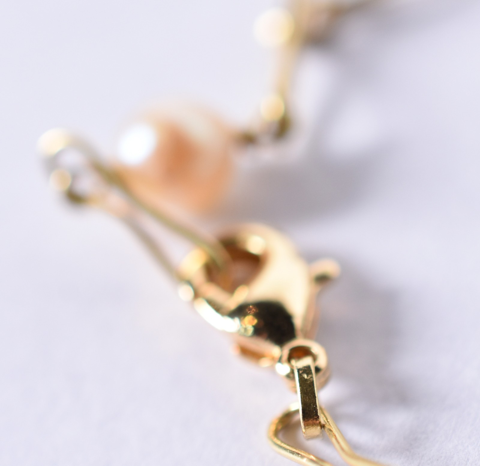 Pulseira em ouro 18k com 6 perolas em élos feitio oito com fecho... - foto 3 de 3