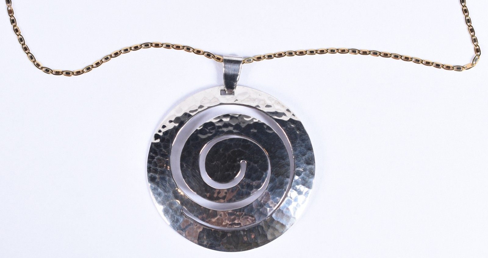 Conjunto composto de: cordão em ouro 18k contraste 750 com élos... - foto 1 de 6