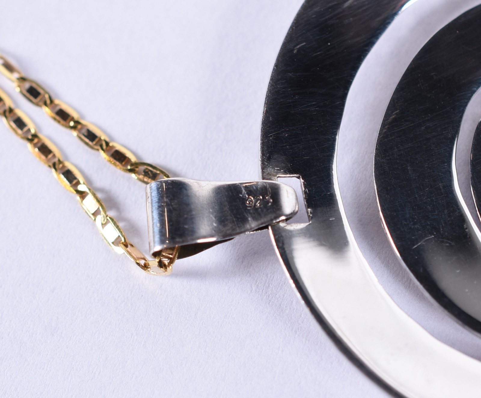 Conjunto composto de: cordão em ouro 18k contraste 750 com élos... - foto 5 de 6