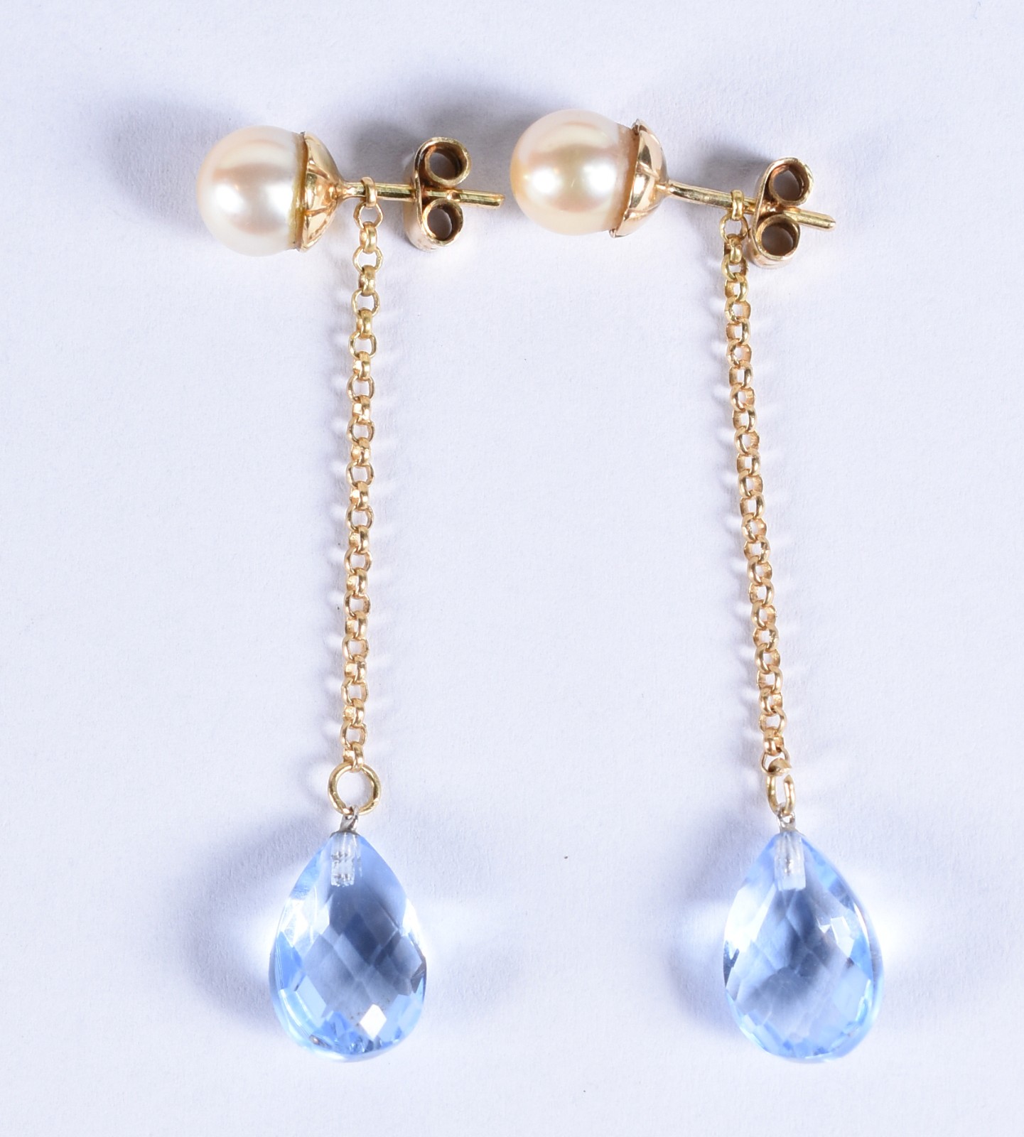 Brinco em ouro 18k com perola e correntinha com uma gota de topázio... - foto 3 de 3