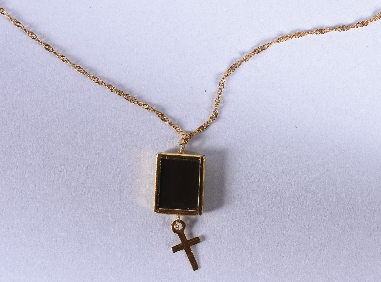 Cordão com placa em ouro 18k contrastado 750 mls com imagem de Nossa... - foto 4 de 5