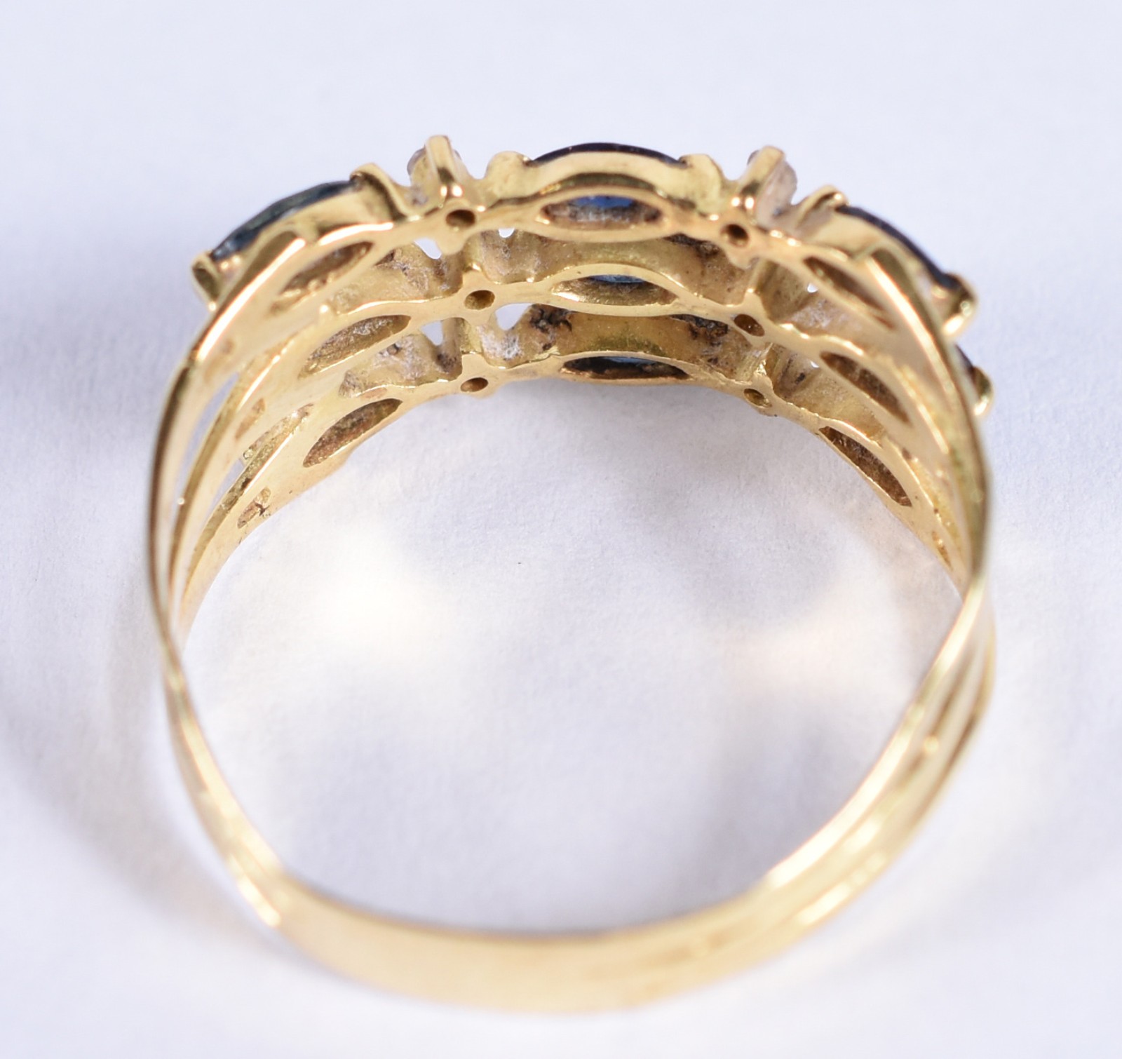 Anel em ouro 18k com 9 navetes de safira e 6 brilhantes, aro 16 (Por... - foto 3 de 3