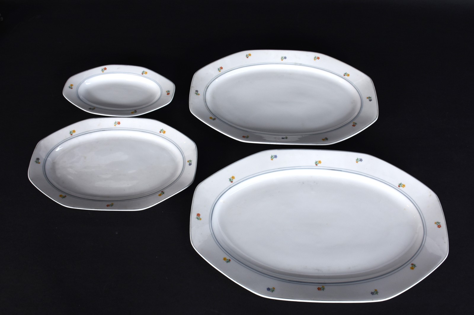 Aparelho de jantar de porcelana portuguesa CANDAL, ao gosto Art Deco... - foto 3 de 4