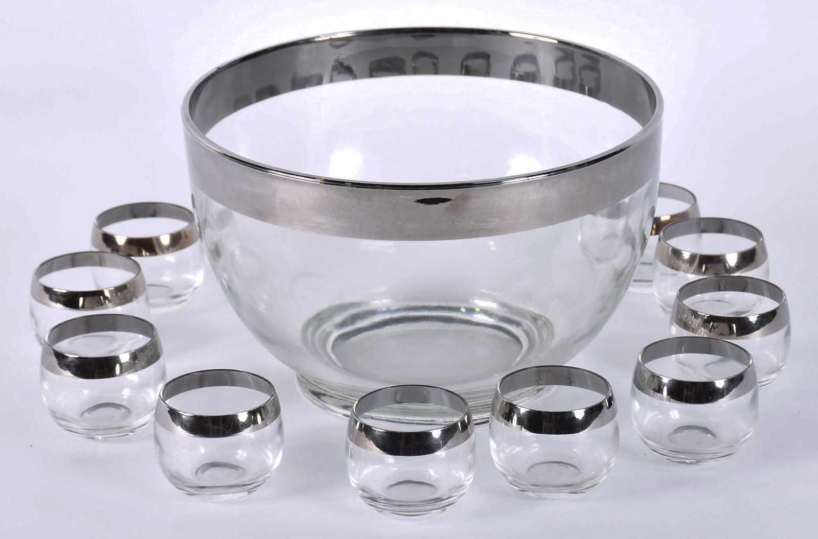 Conjunto de saladeira com 10 bowls, bordas com frisos prateados. - foto 1 de 4