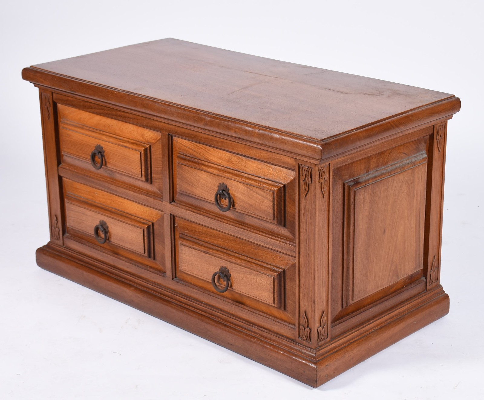 Pequena arca estilo colonial. - foto 1 de 4
