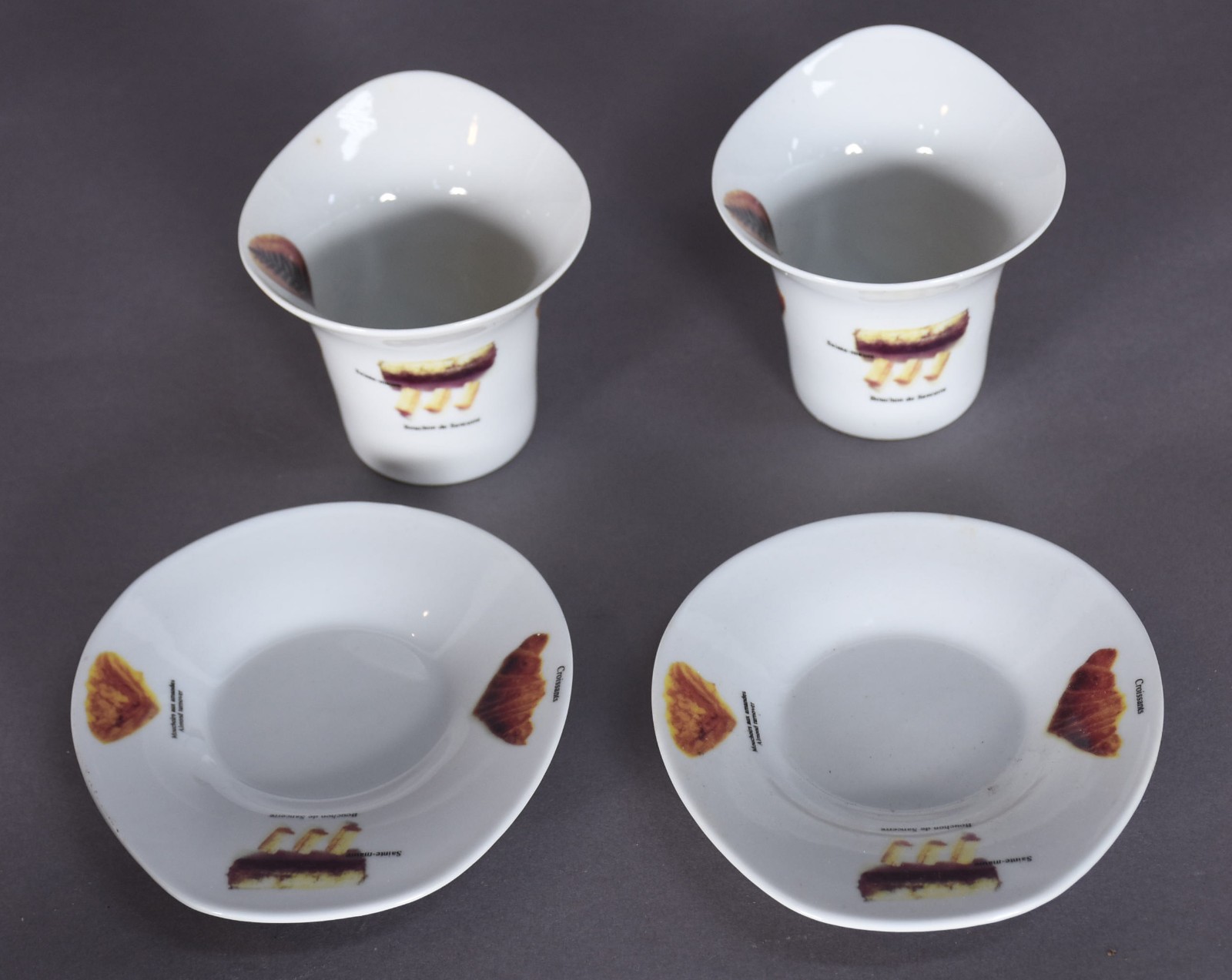 Seis xícaras de porcelana para café com pires. - foto 2 de 5