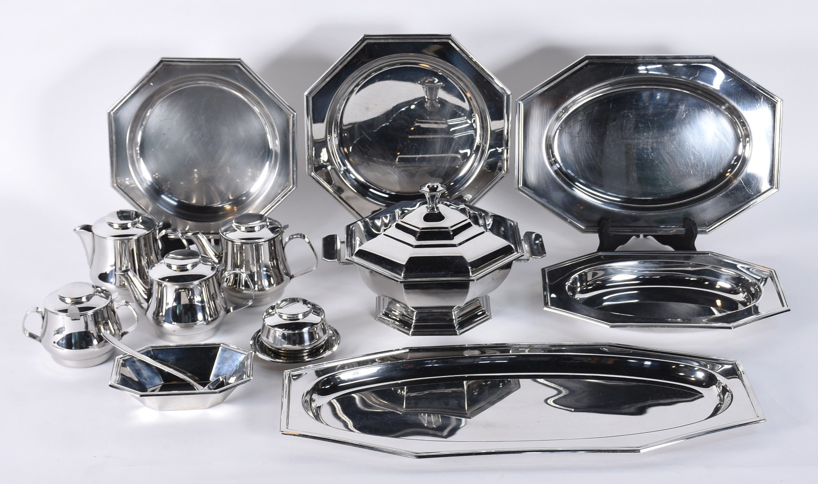 Diversas peças de inox, sendo: baixela Wolff de jantar composto de... - foto 1 de 4