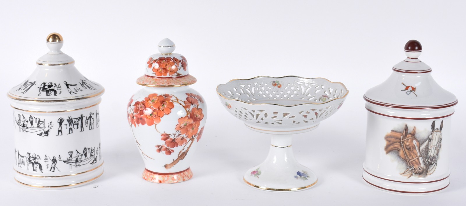 Quatro peças, sendo: 3 potiches de porcelana (um tcheco e 2 saler) e... - foto 1 de 7