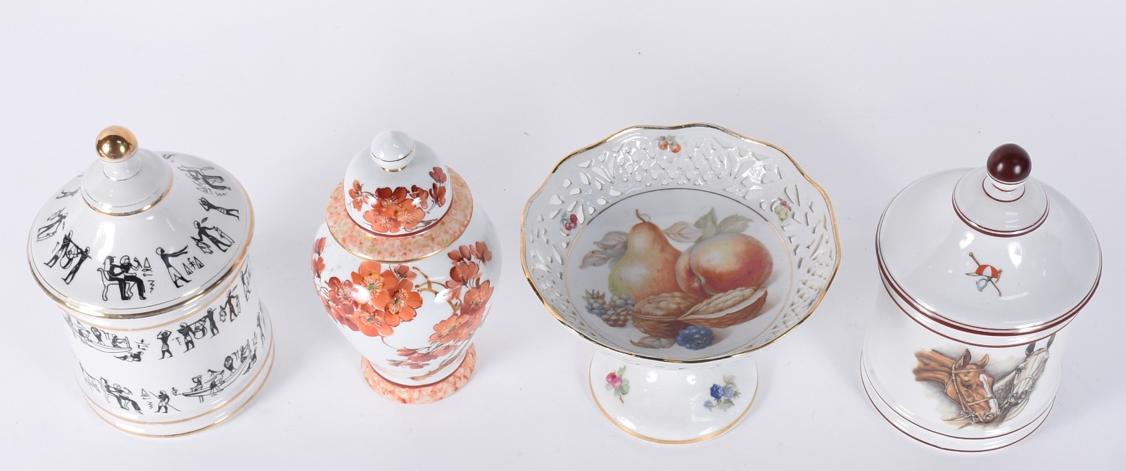 Quatro peças, sendo: 3 potiches de porcelana (um tcheco e 2 saler) e... - foto 2 de 7