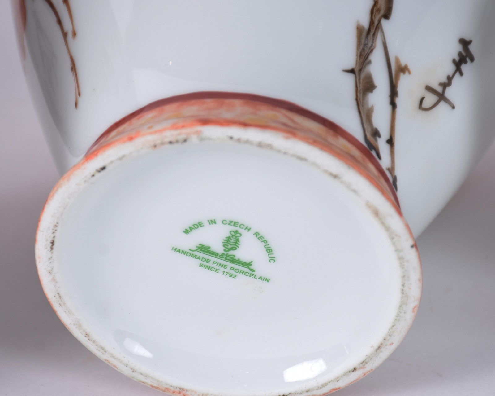 Quatro peças, sendo: 3 potiches de porcelana (um tcheco e 2 saler) e... - foto 6 de 7