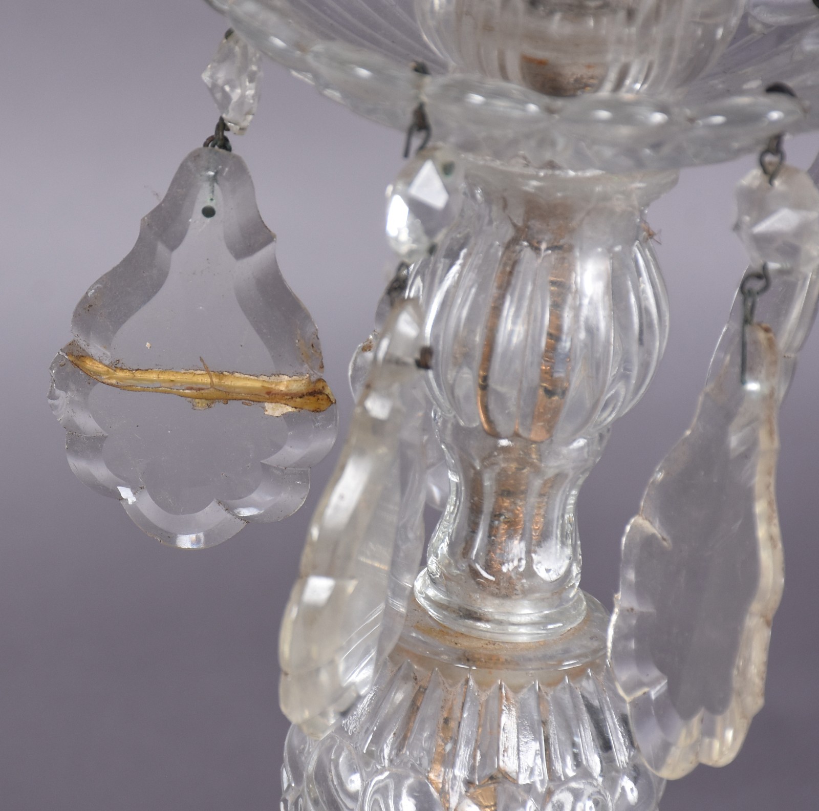 Par de antigos castiçais de cristal com bordas peroladas, mangas... - foto 5 de 5