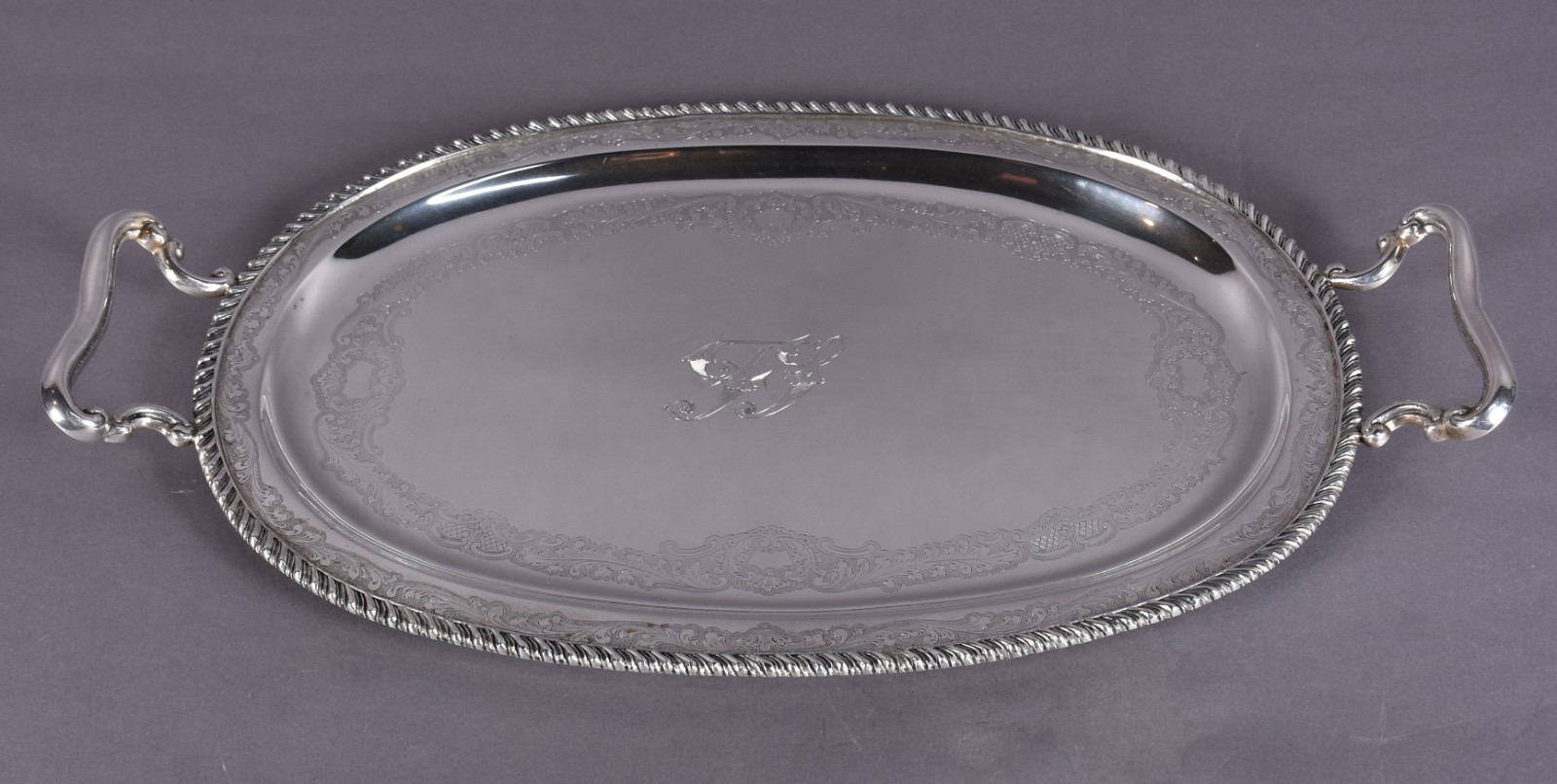 Bandeja de prata contrastada 835 mls. Peso da prata: 1840 g (Por... - foto 1 de 5