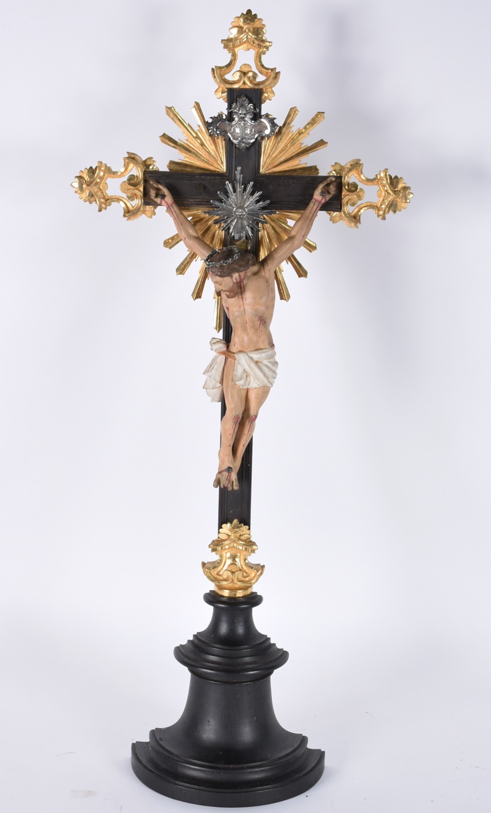 Crucifixo com figura de Cristo de madeira policromada, guarnição e... - foto 1 de 7