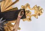 Crucifixo com figura de Cristo de madeira polic... - Crucifixo com figura de Cristo de madeira policromada,  guarnição e placa de prata e coroa de metal, realces dourados século XIX.