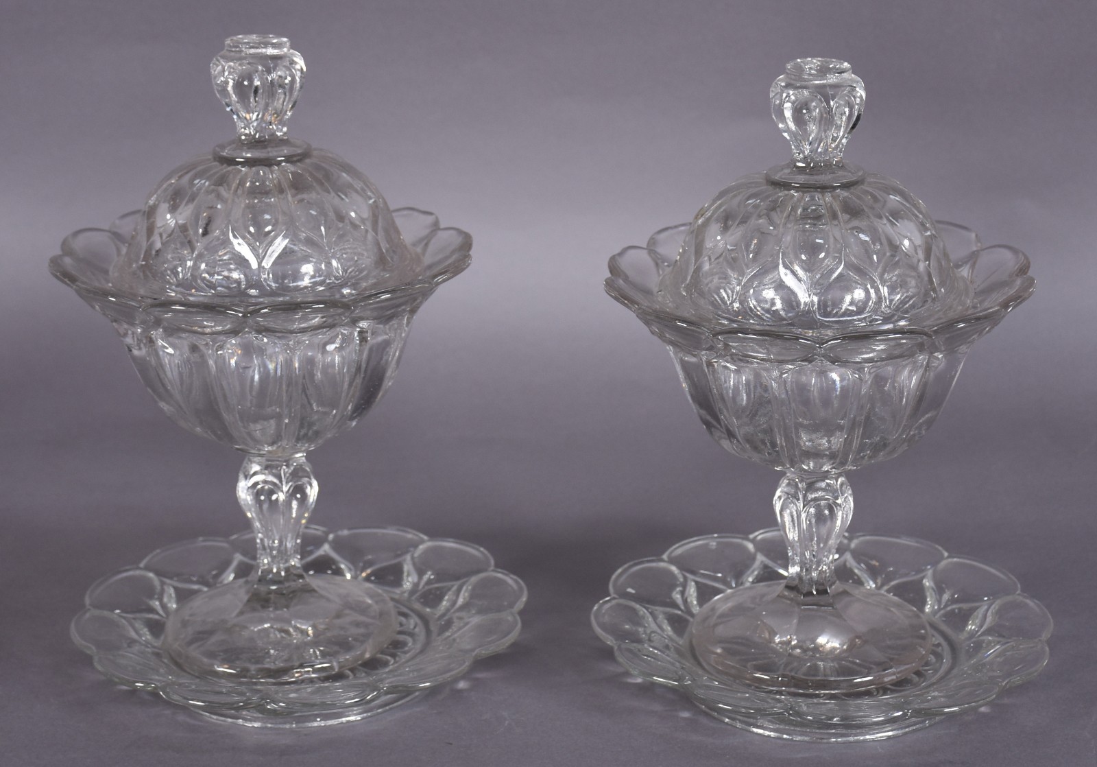 Par de lindas compoteiras de cristal, possivelmente Baccarat com... - foto 1 de 3