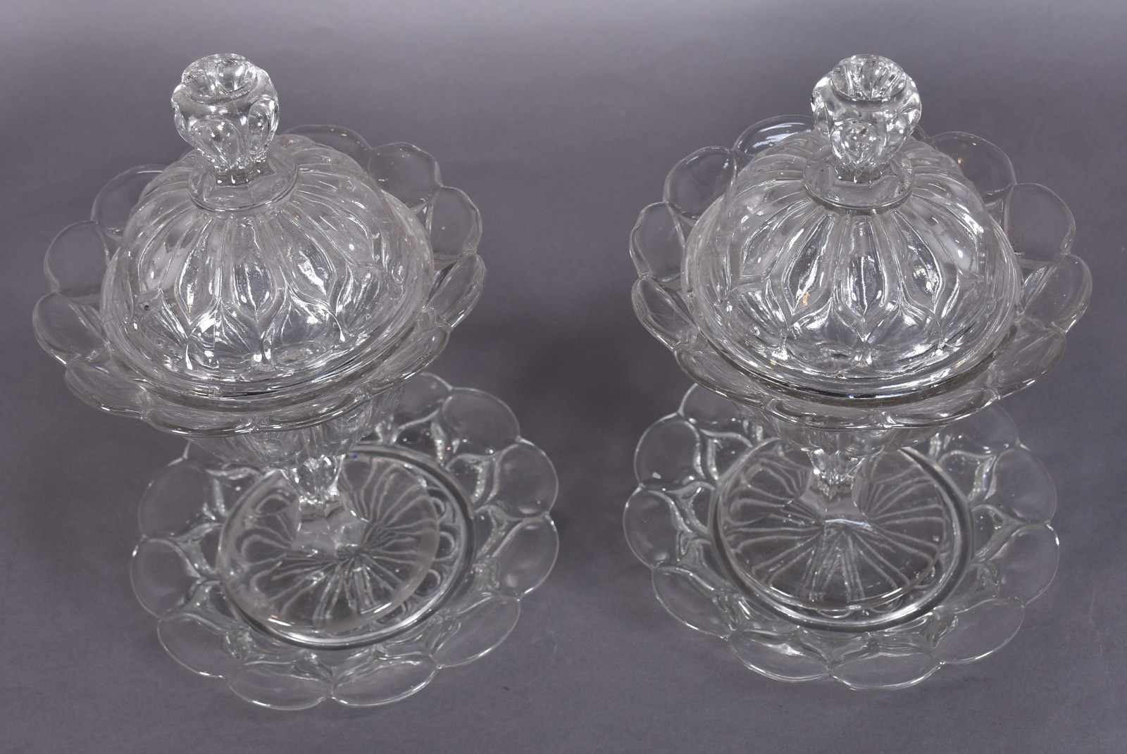 Par de lindas compoteiras de cristal, possivelmente Baccarat com... - foto 2 de 3
