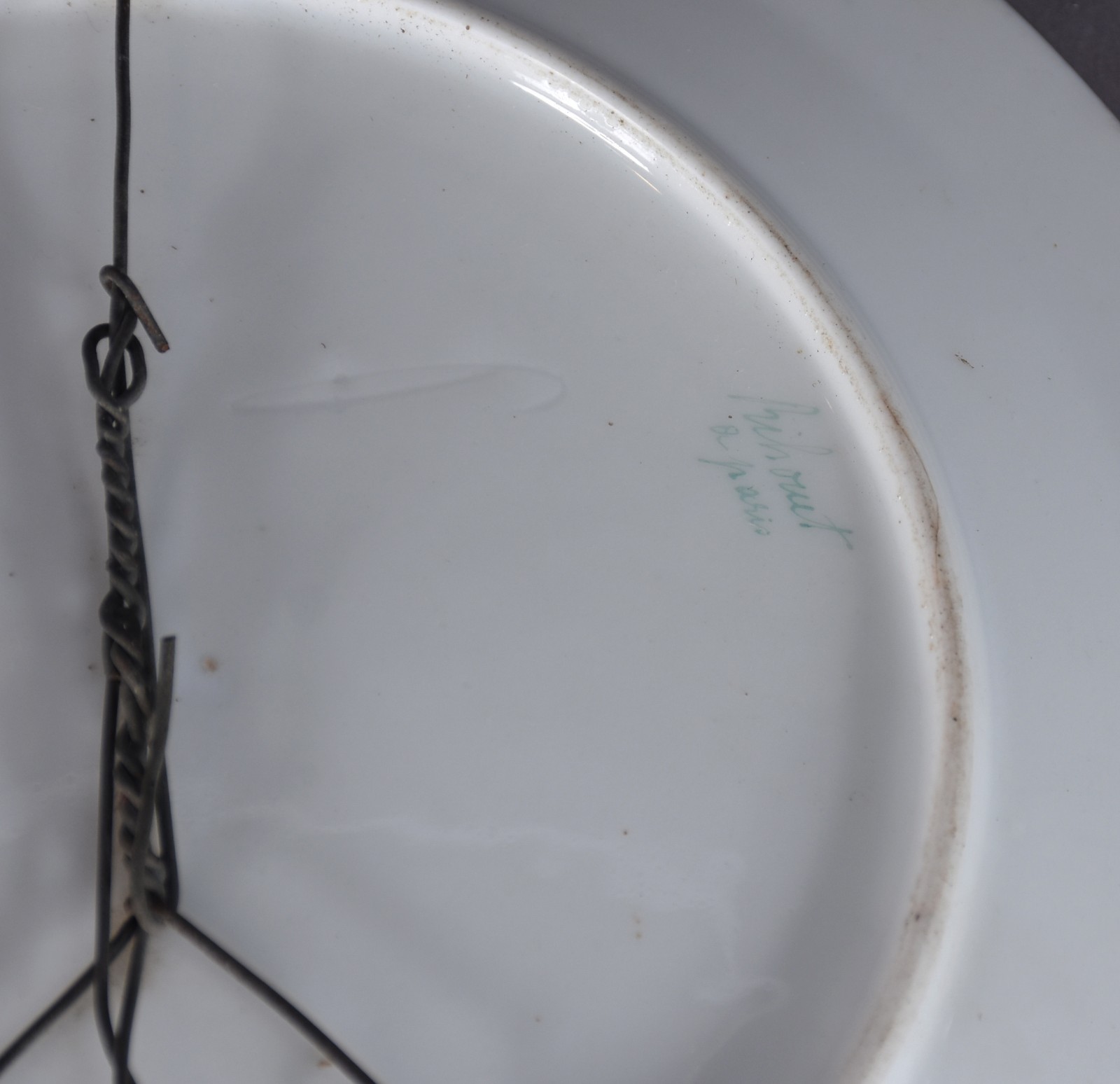 Sete peças diversas de porcelana, sendo cinco pratos (quatro... - foto 8 de 11